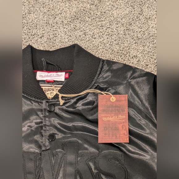 NWT Mitchell & Ness Hardwood Classic Jacket Size XL Atlanta Hawks NBA BLACKOUT - Picture 4 of 13